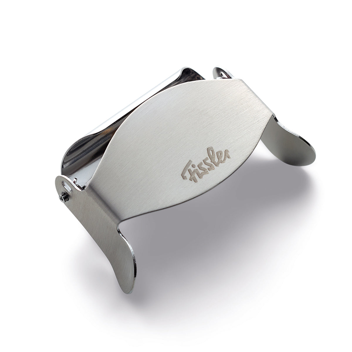 Fissler Multischäler aus gebürstetem Metall, geschlossen, mit eingraviertem Fissler-Logo - präzises deutsches Design und robuste, gebogene Seitenteile.