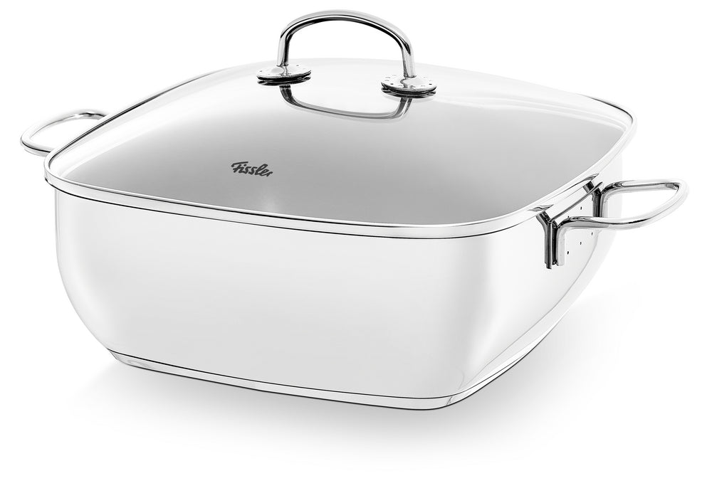 The square Secural® roaster from Fissler - premium stainless steel, modern design, with logo Lid. Oven-safe and suitable for induction. Made in Germany.
