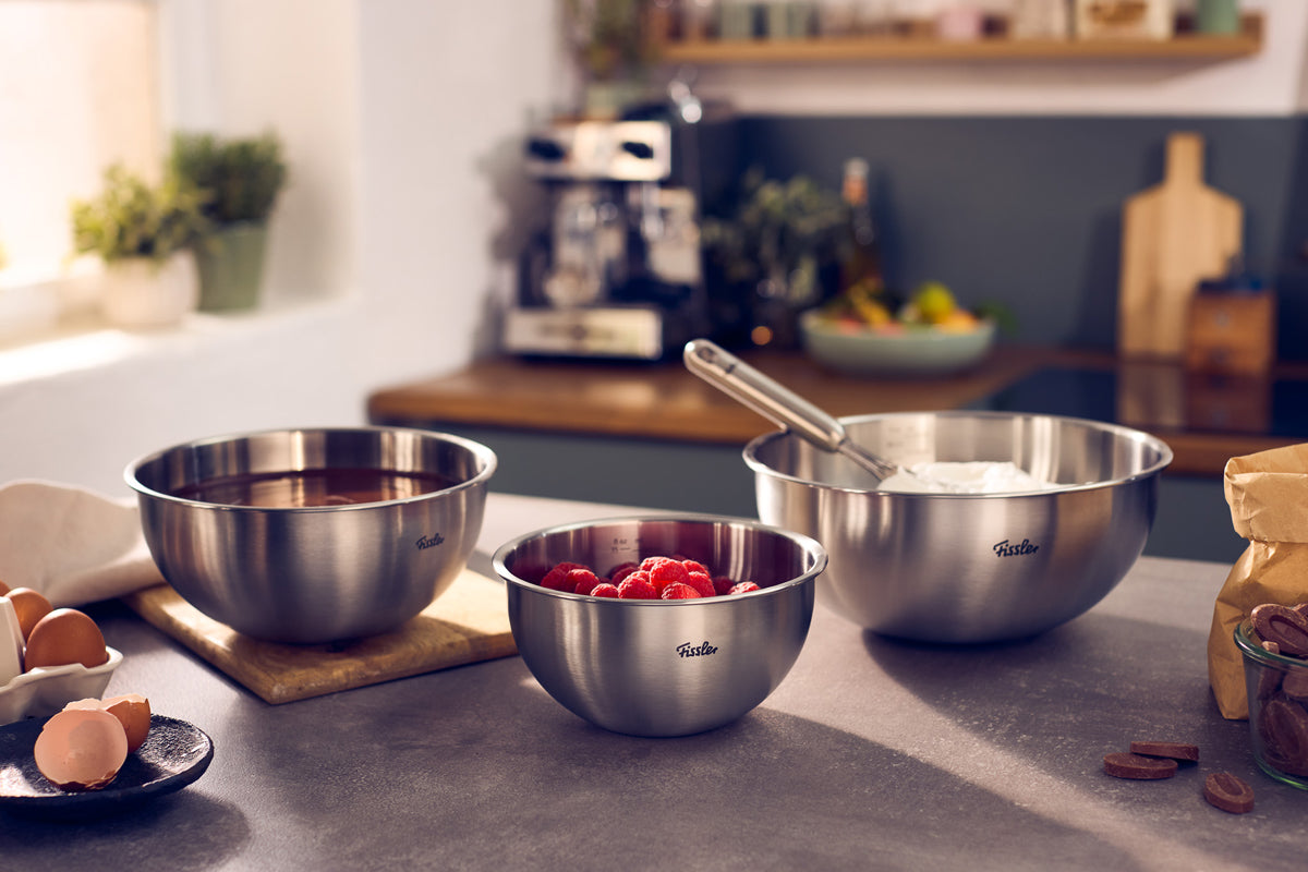 Three shatterproof Fissler Essential® 16cm bowls with dough, raspberries & cream - durable quality, Made in Germany.
