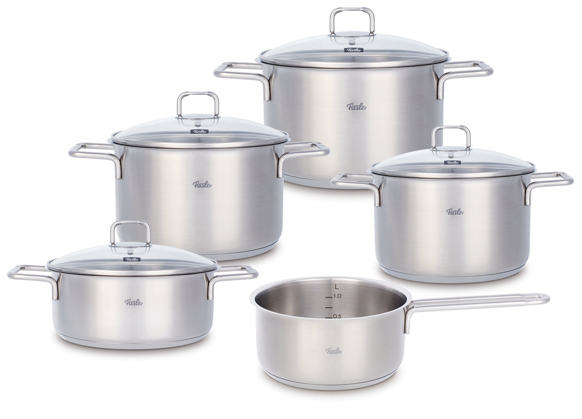 Fissler SatiTherm 5-teiliges Topf-Set: vier induktionsgeeignete Edelstahltöpfe mit Glasdeckel, Stielkasserolle ohne Deckel.