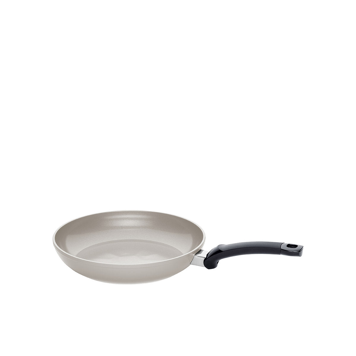 Fissler Ceratal® Classic Pfanne: silberne, PTFE-freie Keramikbeschichtung, schwarzer ergonomischer Griff - für dauerhafte Qualität "Made in Germany".