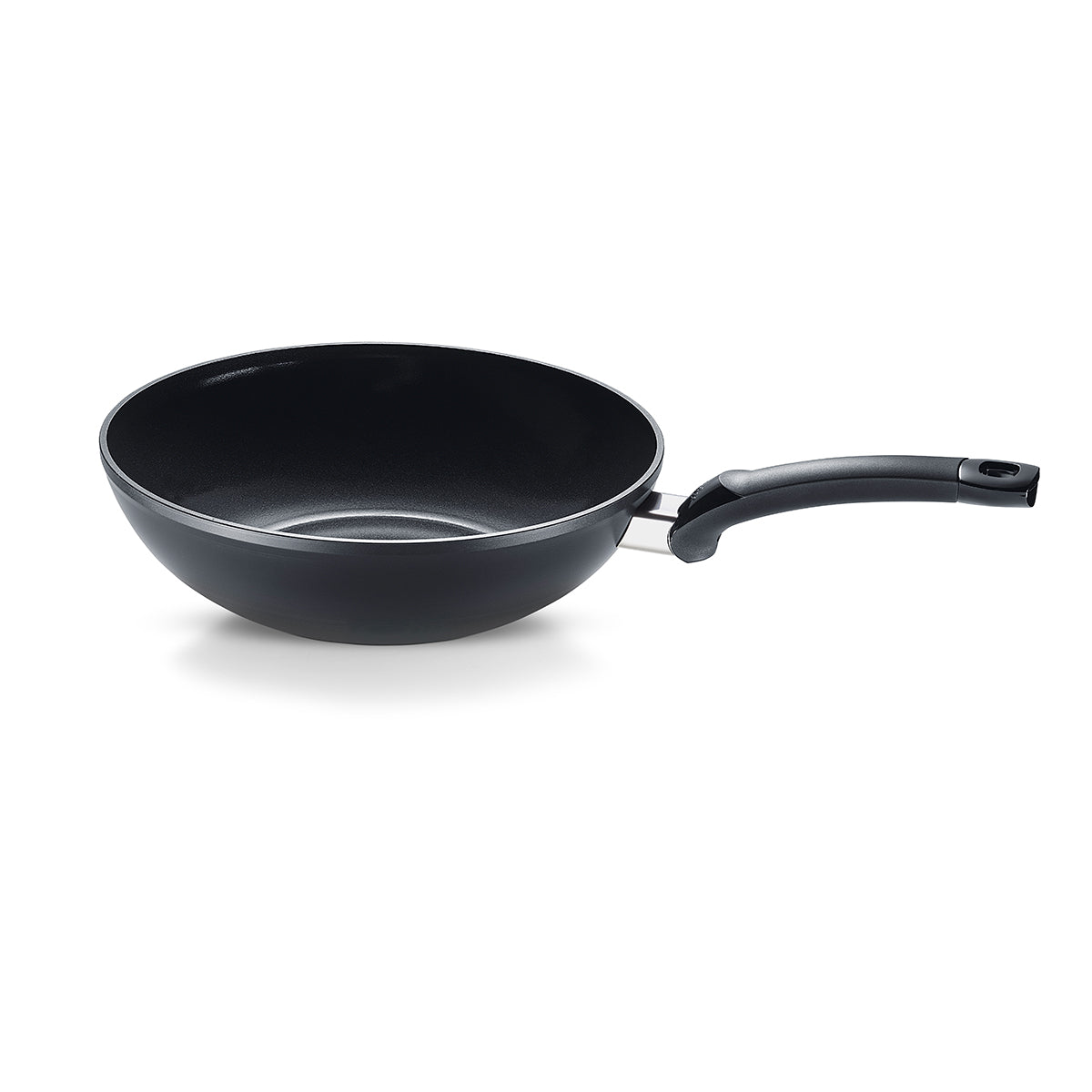Fissler Ceratal® Wok Orbit Black: deep, curved design with ergonomic handle, modern German quality on a white background.