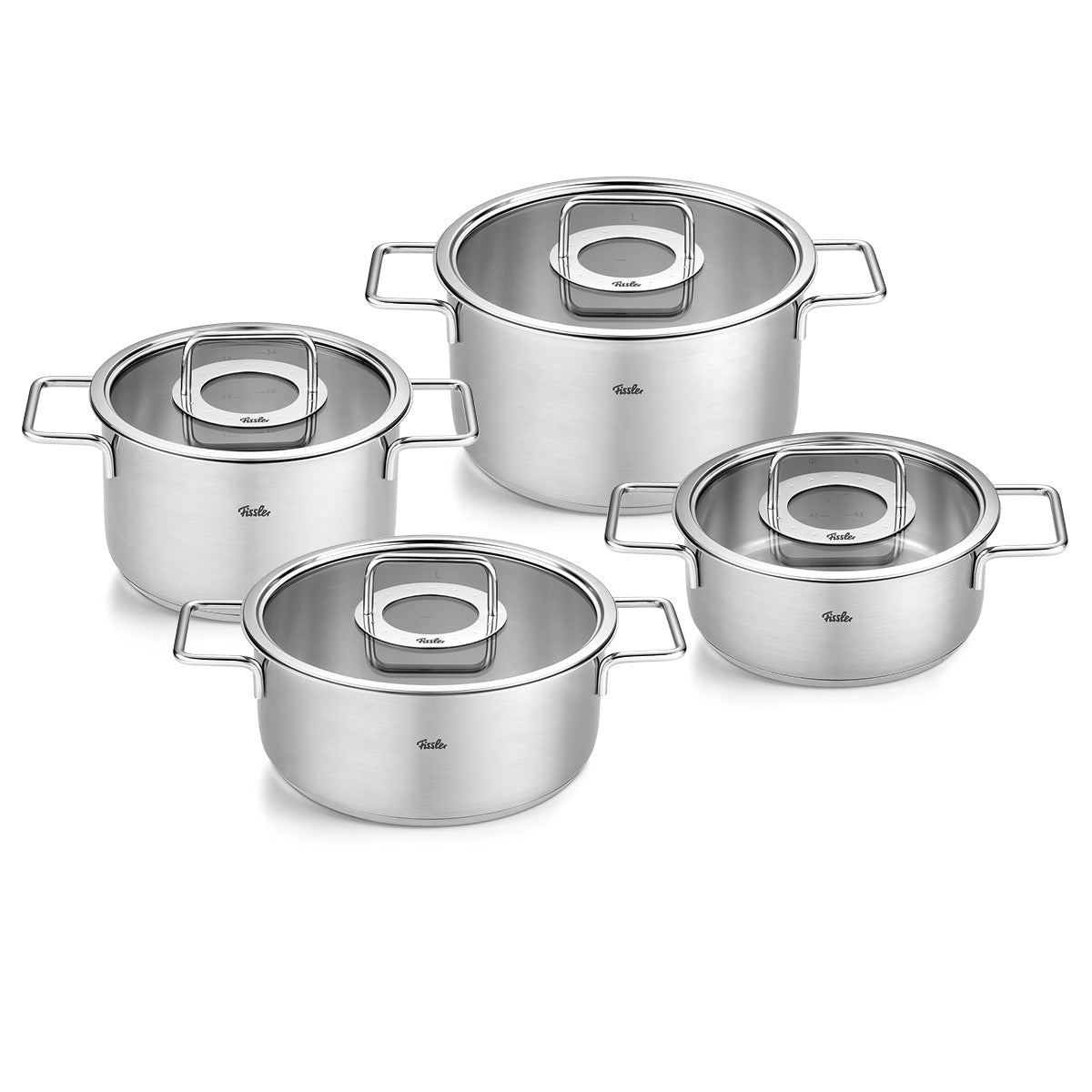 Fissler Pure Collection® 4-teiliges Topfset aus Edelstahl mit Glasdeckeln, präzise in Deutschland gefertigt, übersichtlich auf Weiß angeordnet.
