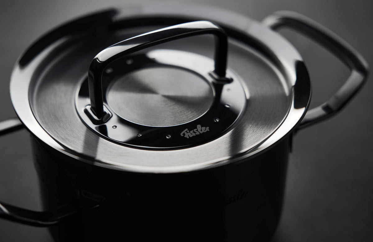 Fissler Original-Profi Collection® Shadowline 5-tlg. Edelstahlset, Präzisionsarbeit "Made in Germany", mit abgebildetem Markenlogo.