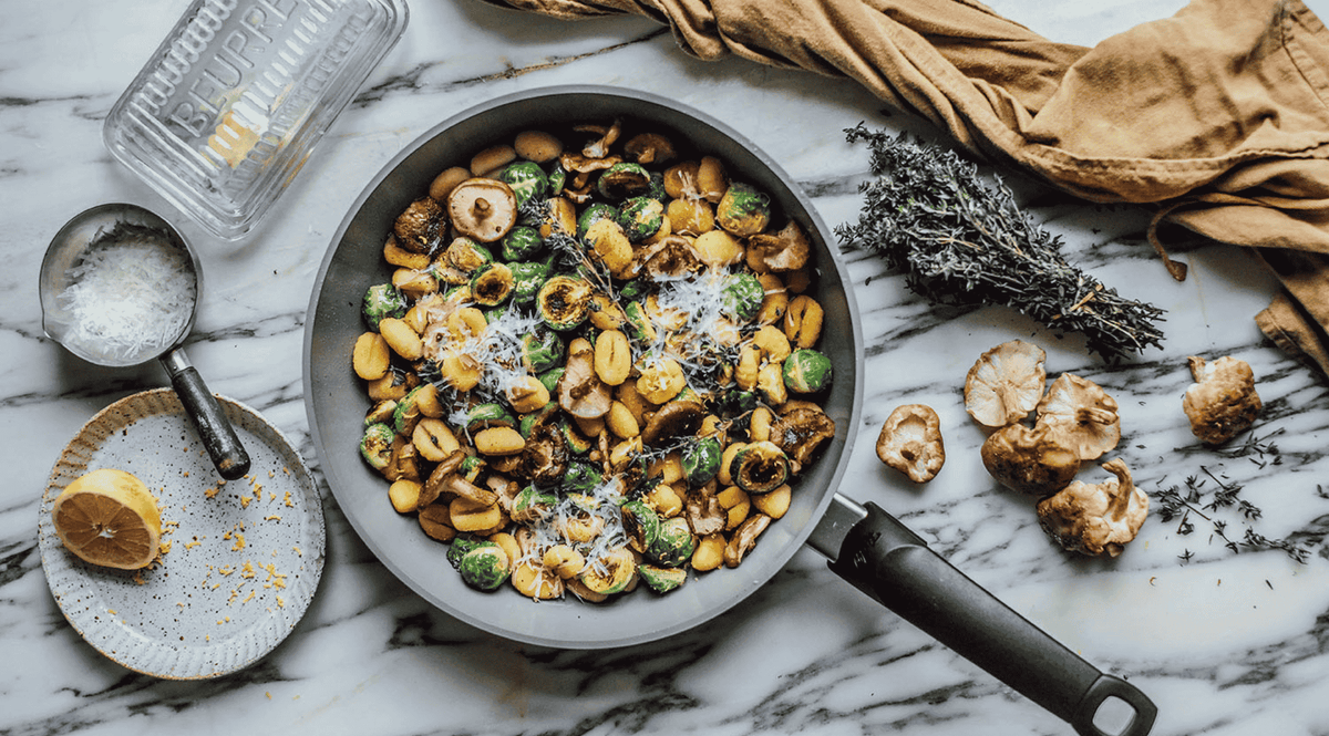 glutenfreie-gnocchis-mit-rosenkohl-shiitake-und-pecorino